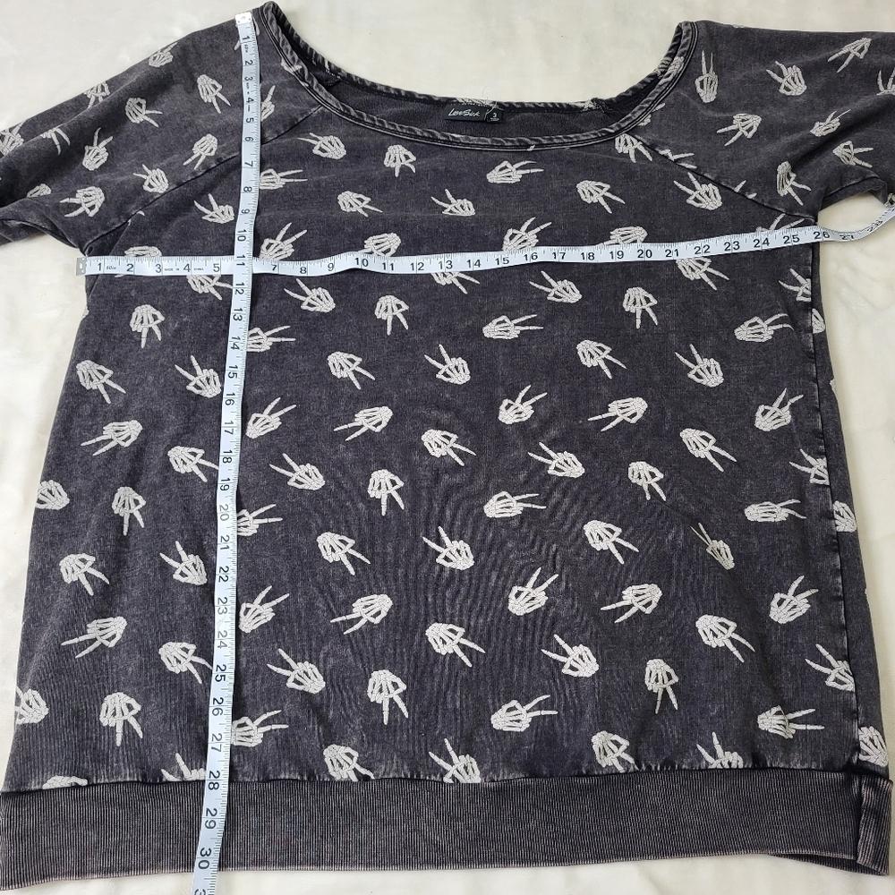 Torrid Lovesick Peace Skeleton Off Shoulder Tunic Sweatshirt Size 3 - Picture 7 of 11